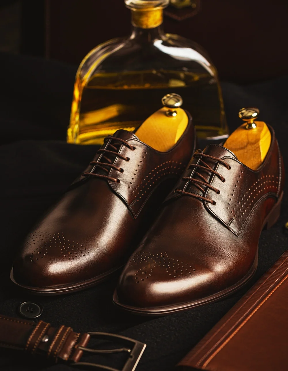 brown-leather-brogues-details